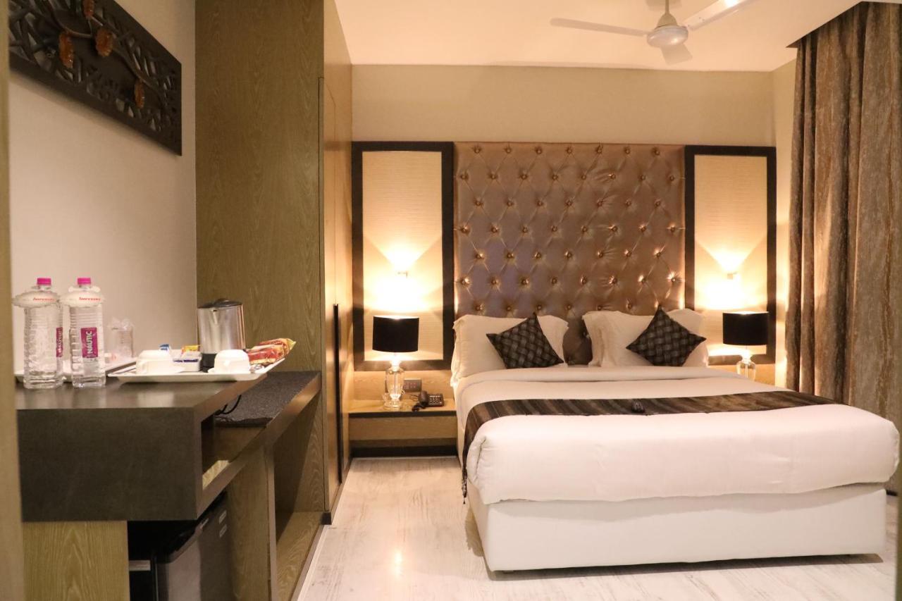 The Imperial Grand Hotel Ujjain Eksteriør billede
