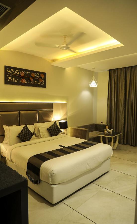 The Imperial Grand Hotel Ujjain Eksteriør billede